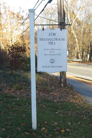 Meeting House Hill sign